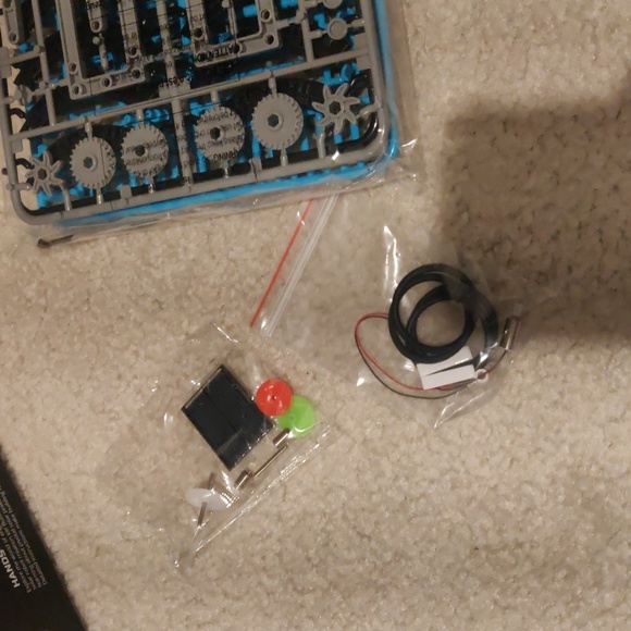 Sillbird, solar robotic creation kit ages 8+ - Picture 6 of 9